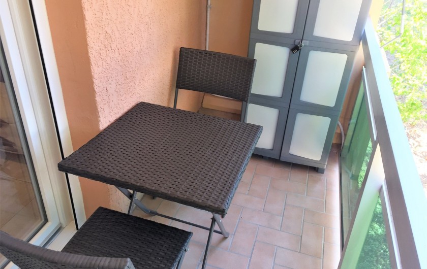 Location de vacances - Studio à Bormes-les-Mimosas - balcon vue sur parc