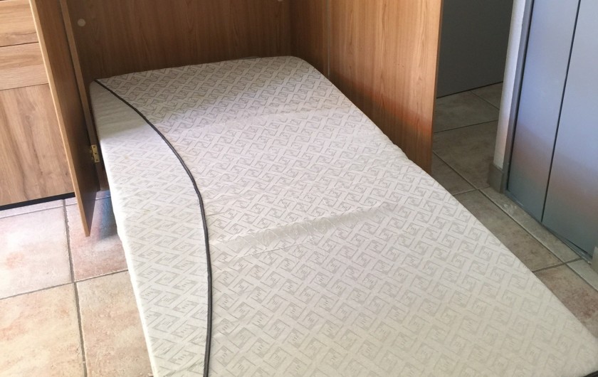 Location de vacances - Studio à Bormes-les-Mimosas - Lit d'appoint  place