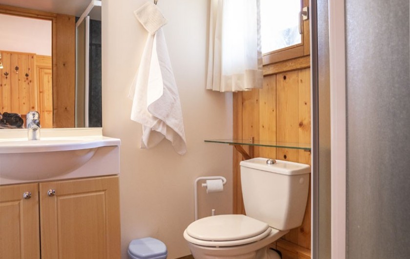 Location de vacances - Chalet à Bourg-Saint-Maurice - Salle de douche chambre 2