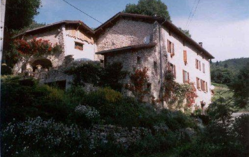 Location de vacances - Gîte à Bouvante - vue globale le gîte est en bout de maison