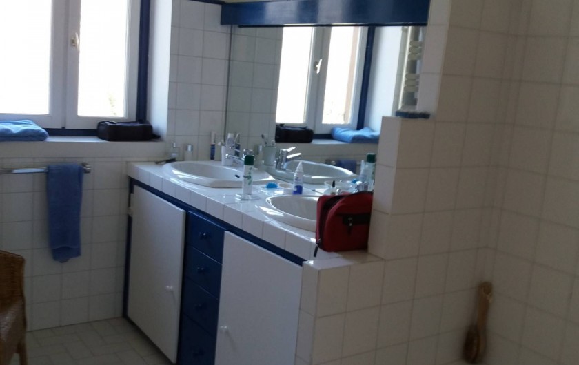 Location de vacances - Villa à Luzenac - Salle de bain parents
