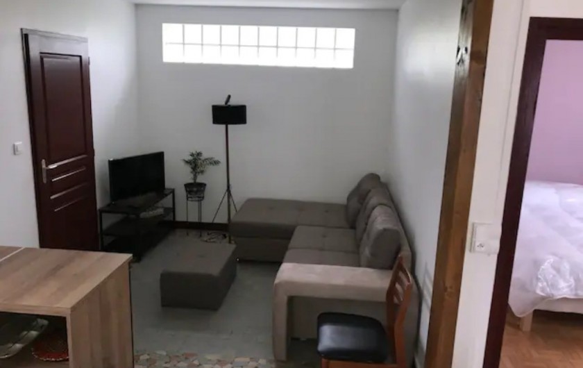 Location de vacances - Gîte à Chevregny - Le salon avec canapé convertible