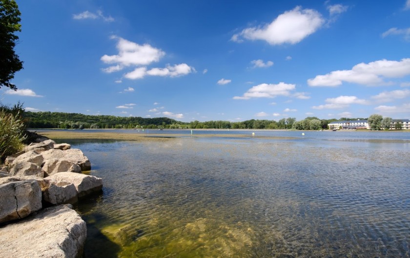 Location de vacances - Gîte à Chevregny - LAC DE MONAMPTEUIL