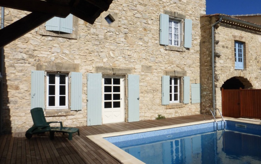 Location de vacances - Mas à Saint-Maurice-de-Cazevieille - Façade et piscine