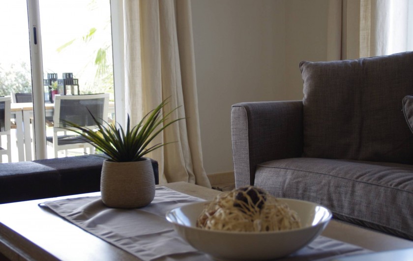 Location de vacances - Villa à Le Plan-de-la-Tour - Salon donnant sur la terrasse
