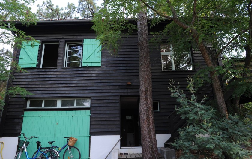 Location de vacances - Chalet à Le Cap Ferret - Maison vue extérieur coté.