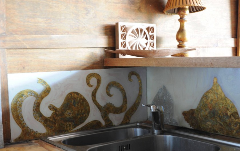 Location de vacances - Chalet à Le Cap Ferret - Fixé sous verre dans la cuisine .