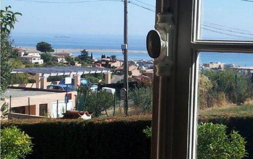 Location de vacances - Villa à Cagnes-sur-Mer - VUE MER  dans séjour ensoleillé  cheminée canapé voir  photo précédente