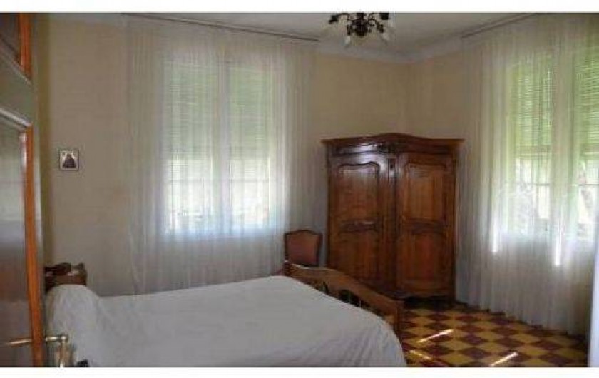 Location de vacances - Villa à Cagnes-sur-Mer - deux fenêtres vues mer et montagnes très ensoleillées du matin au soir