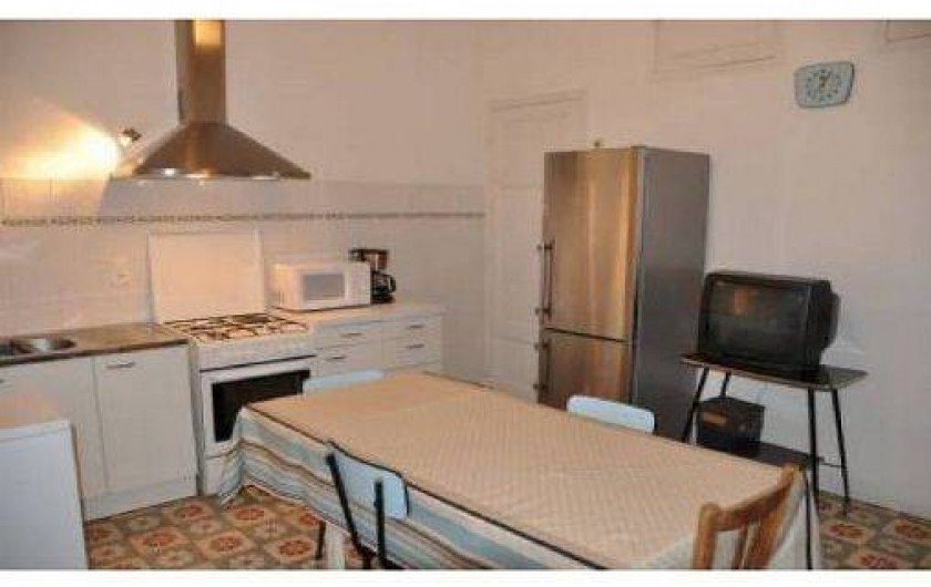 Location de vacances - Villa à Cagnes-sur-Mer - très grande et conviviale cuisine  aménagée (+ustensiles cuisine divers )