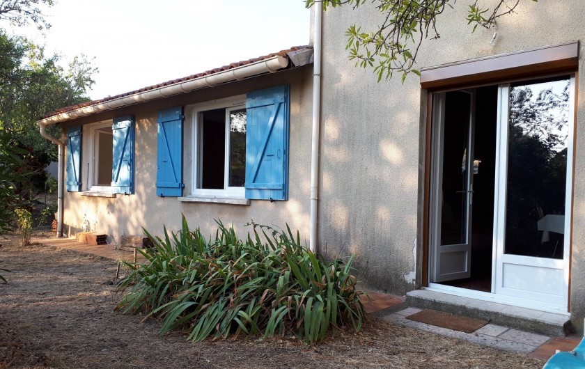 Location de vacances - Maison - Villa à Opoul-Périllos - maison côté jardin