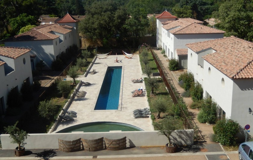 Location de vacances - Villa à La Redorte - Photo aérienne des villas le long du bassin de nage