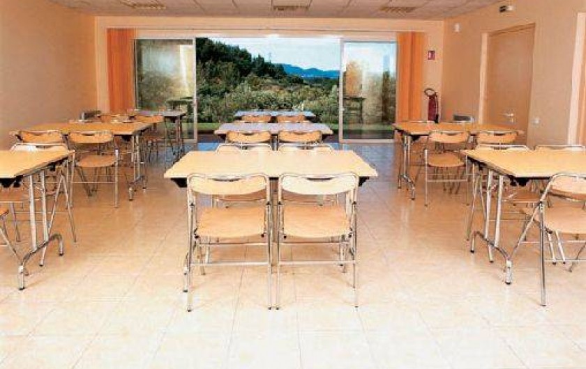Location de vacances - Gîte à Cuers - La salle de reunion pour les seminaires - Village vacances Lou Bastidou