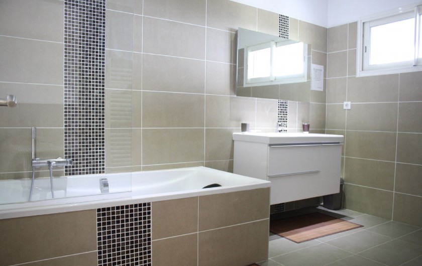 Location de vacances - Villa à Calcatoggio - Salle de bain 1