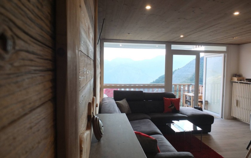 Location de vacances - Appartement à L'Alpe d'Huez - VUE DE L'ENTREE SUR PIECE A VIVRE