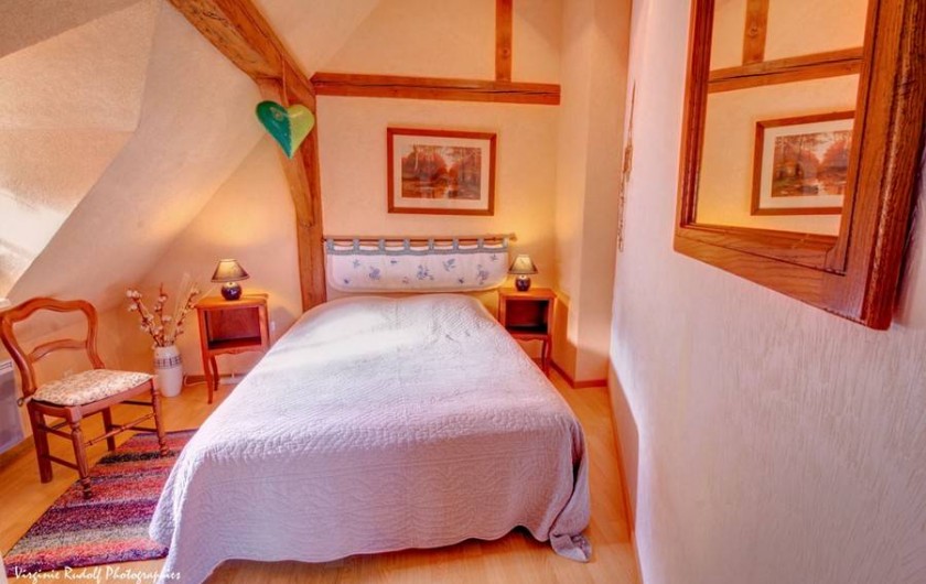 Location de vacances - Villa à Jebsheim - Une deuxième chambre a l'étage avec un lit double..