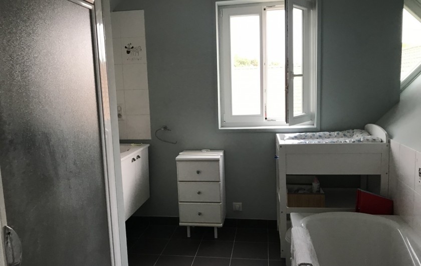 Location de vacances - Villa à Le Touquet-Paris-Plage - salle de bain et douche wc attenante à la grande chambre