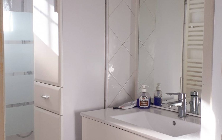 Location de vacances - Appartement à Sainte-Maxime - salle de douche