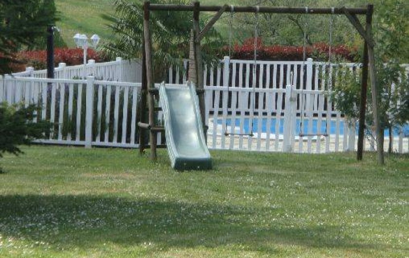Location de vacances - Maison - Villa à Ornézan - vue du jardin vers piscine