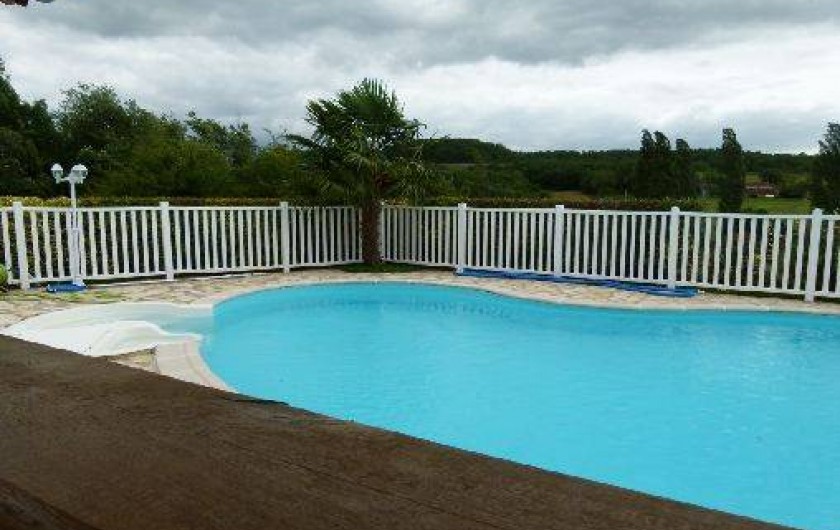 Location de vacances - Maison - Villa à Ornézan - vue vers les pyrénnées depuis la piscine