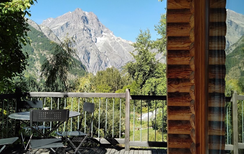 Location de vacances - Chalet à Pelvoux - Terrasse vue montPelvoux à presque 4000 m.