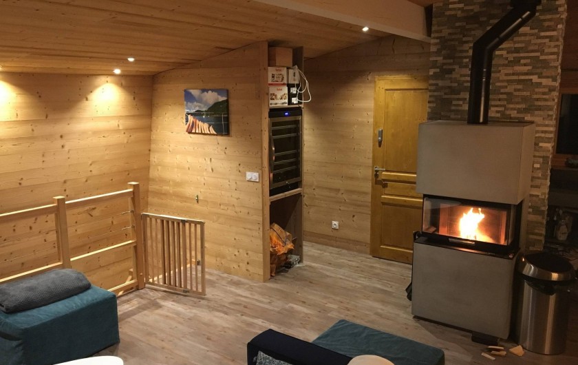 Location de vacances - Chalet à Les Avanchers-Valmorel - escalier menant aux chambres de l'étage du dessous.