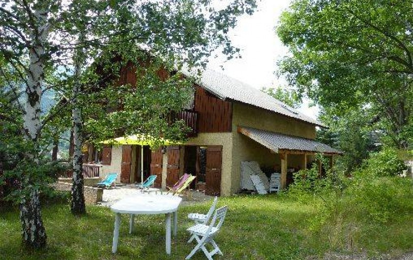 Location de vacances - Chalet à Briançon - terrasse en été