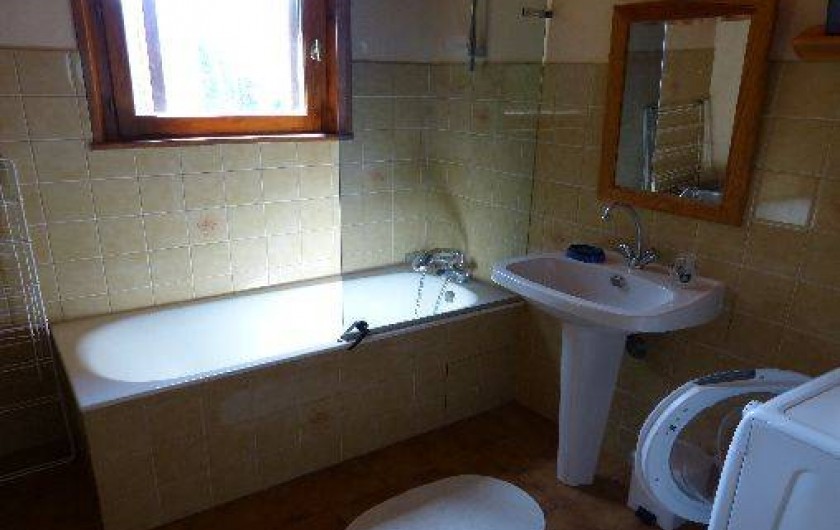 Location de vacances - Chalet à Briançon - salle de bains à l'étage