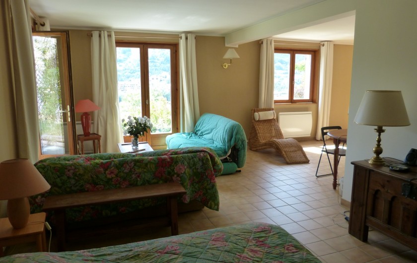 Location de vacances - Chalet à Briançon - vue sur le salon du studio à partir du coin chambre