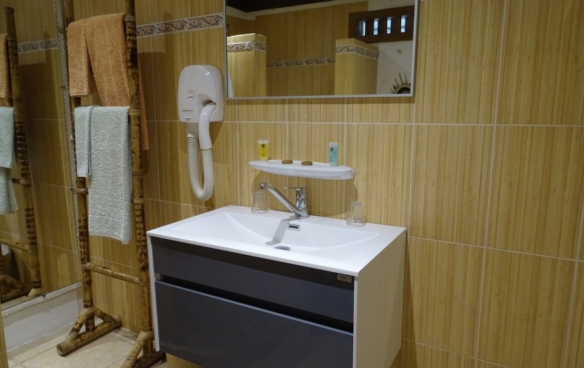 Location de vacances - Bungalow - Mobilhome à Uturoa - SALLE DE BAIN BUNGALOW PLAGE