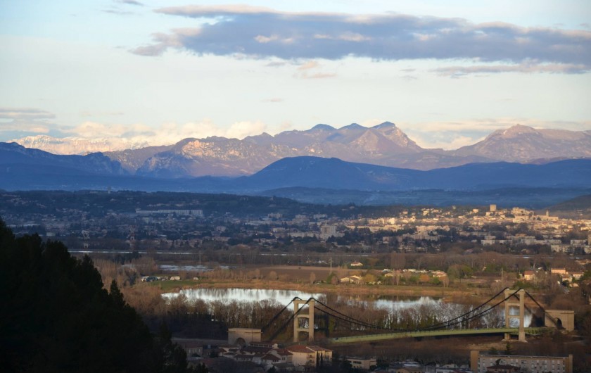 Location de vacances - Appartement à Le Teil - Vue de la maison et piscine