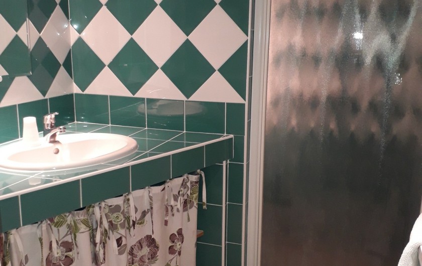 Location de vacances - Chambre d'hôtes à Divajeu - salle d'eau "les colombes "