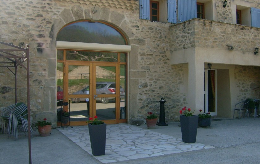 Location de vacances - Chambre d'hôtes à Divajeu - l'entrée