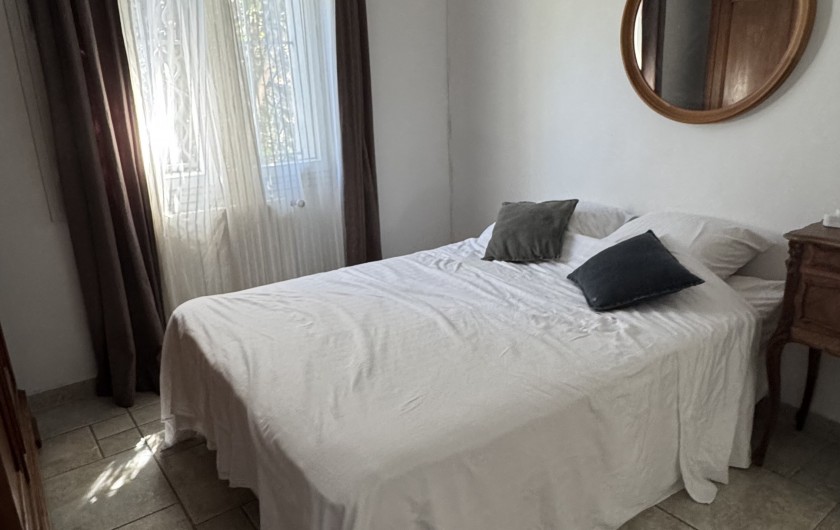 Location de vacances - Villa à Marseille - chambre double à l'étage