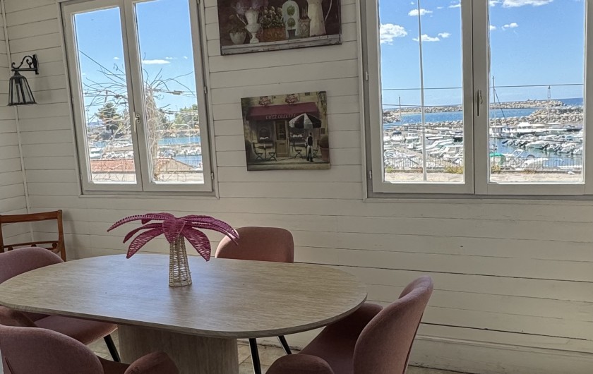 Location de vacances - Villa à Marseille - salle à manger à l'étage