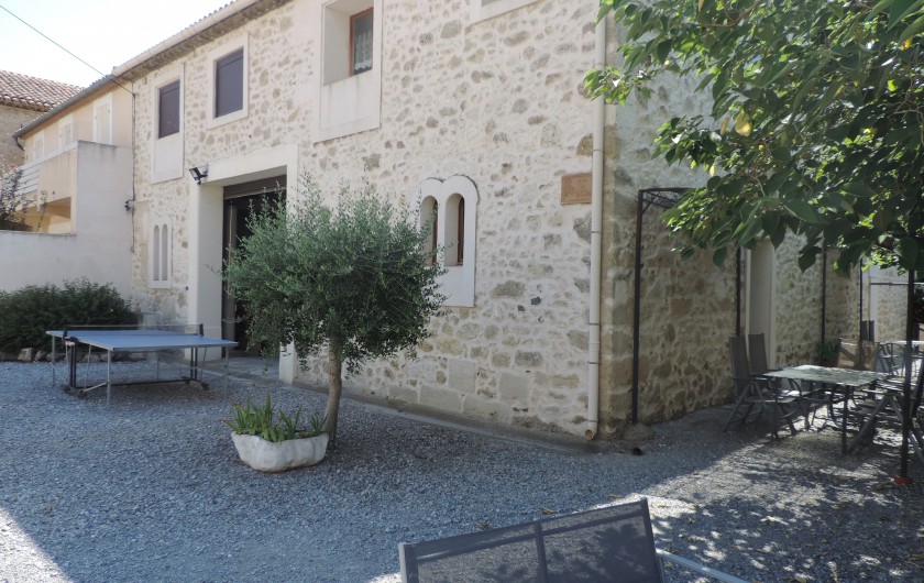 Location de vacances - Gîte à Sallèles-d'Aude - Jardin avec table de ping-pong