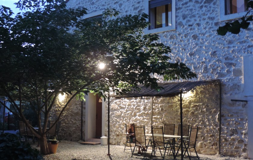 Location de vacances - Gîte à Sallèles-d'Aude - Jardin avec coin repas