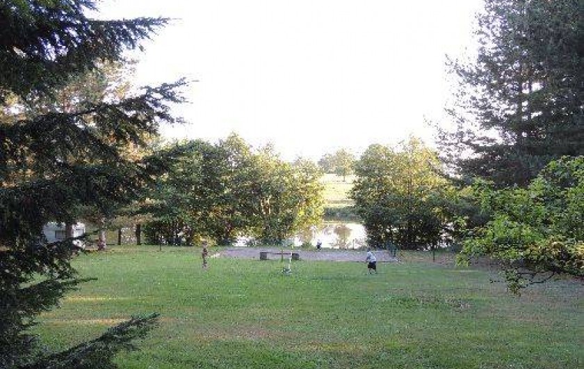 Location de vacances - Gîte à Lapeyrouse - la vue sur le lac depuis les Gites