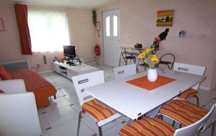 Location de vacances - Gîte à Lapeyrouse - Sécotine salon/salle à manger