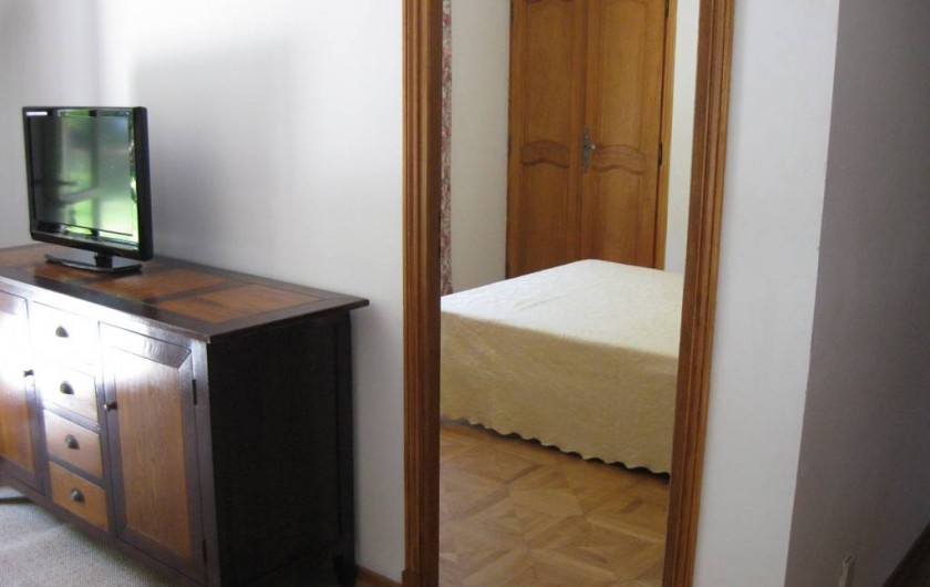 Location de vacances - Appartement à Gattières - Vue sur la chambre avec lit double