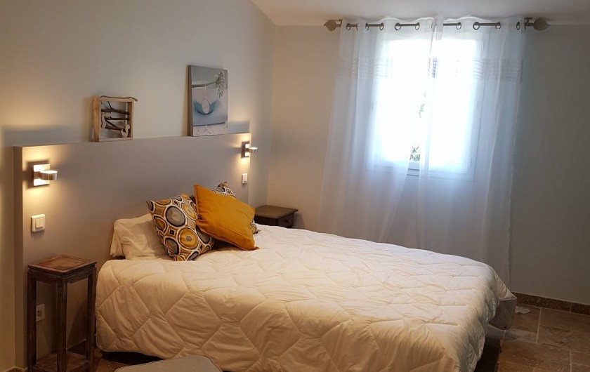 Location de vacances - Mas à L'Isle-sur-la-Sorgue - 2ème Chambre -  (à l' l'étage)