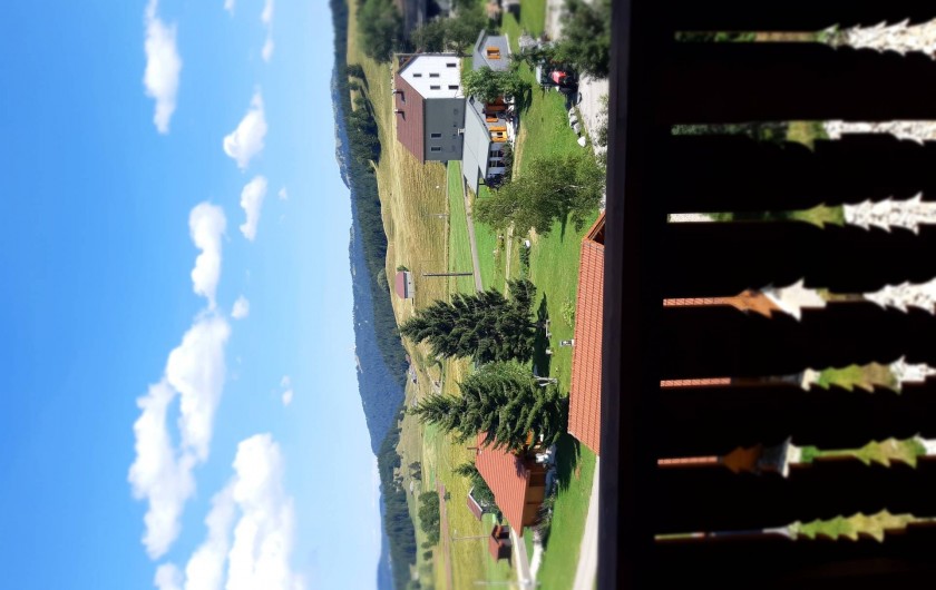 Location de vacances - Chambre d'hôtes à Septmoncel - Vue balcon de la chambre étage, vue sur Col de la Faucille