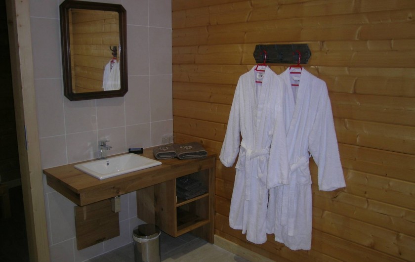 Location de vacances - Chambre d'hôtes à Septmoncel - Salle de bains chambre RDC avec douche à l'italienne