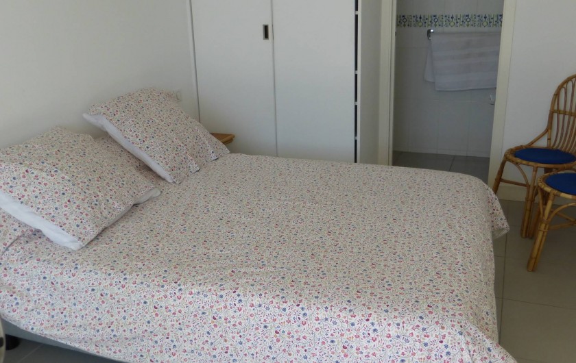 Location de vacances - Appartement à Soorts-Hossegor - appartement n°1: chambre  lit double, exposition  Ouest + salle de douche