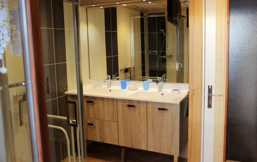 Location de vacances - Gîte à Saint-Pierre - La salle d' eau