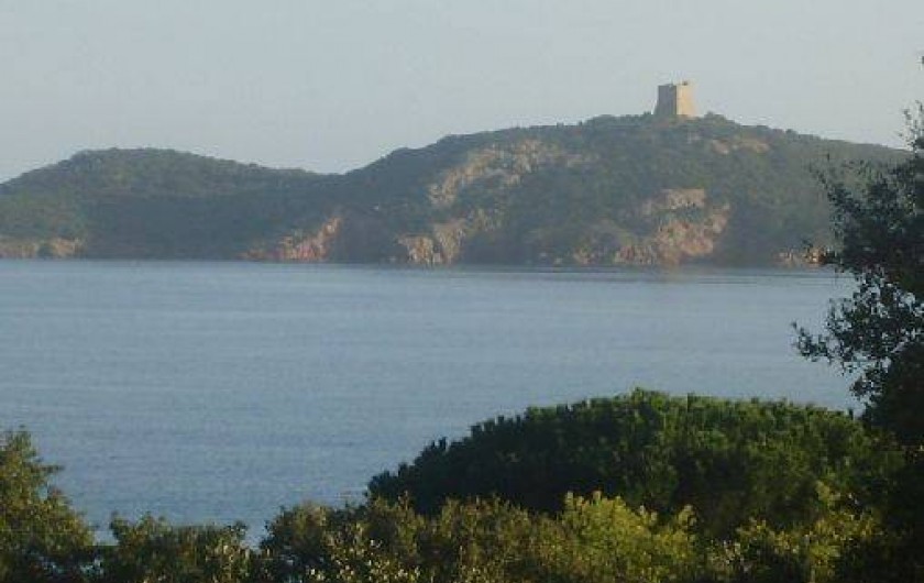 Location de vacances - Villa à Sainte-Lucie de Porto-Vecchio - Vue panoramique de la maison / Façade sud est vue sur le golfe de Pinarello
