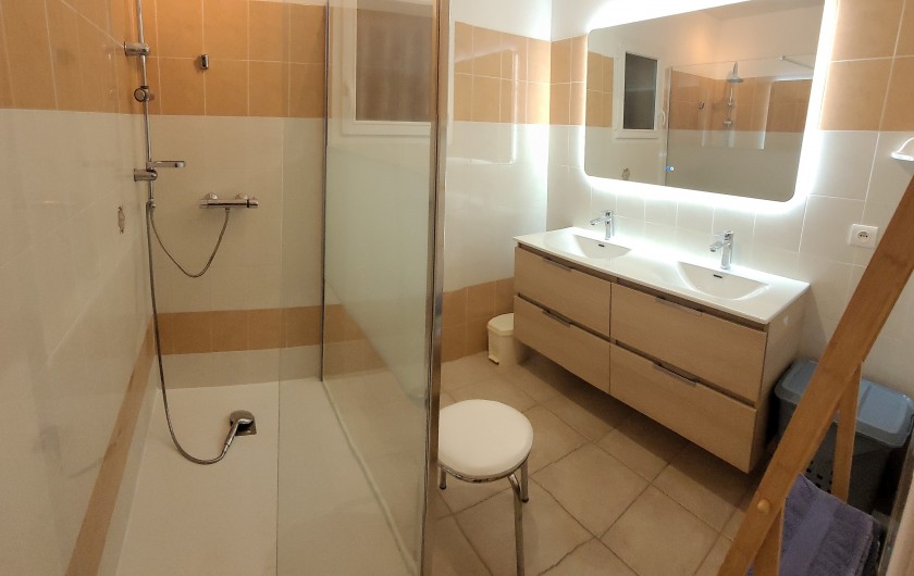 Location de vacances - Villa à Sainte-Lucie de Porto-Vecchio - Salle de bain meuble double vasque  douche italienne 90 X 120