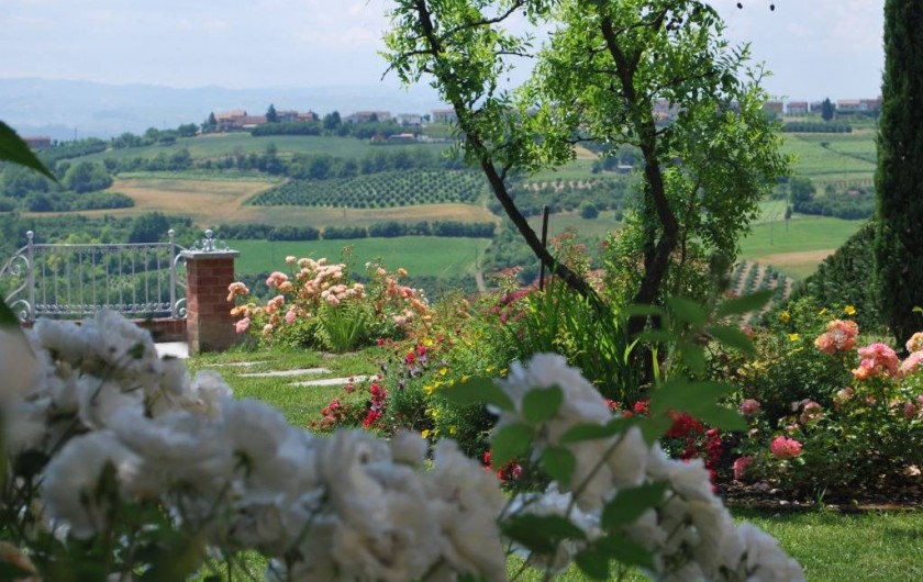 Location de vacances - Chambre d'hôtes à Govone - Jardin et vue