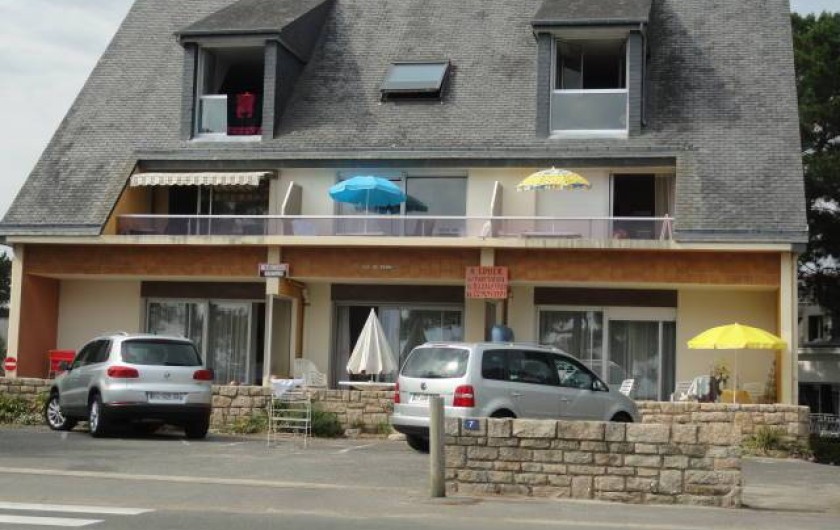 Location de vacances - Appartement à La Trinité-sur-Mer - Vue immeuble coté plage