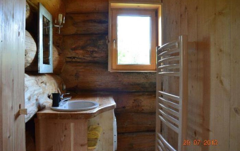 Location de vacances - Chambre d'hôtes à Saint-Anthème - Chalet en rondins de bois